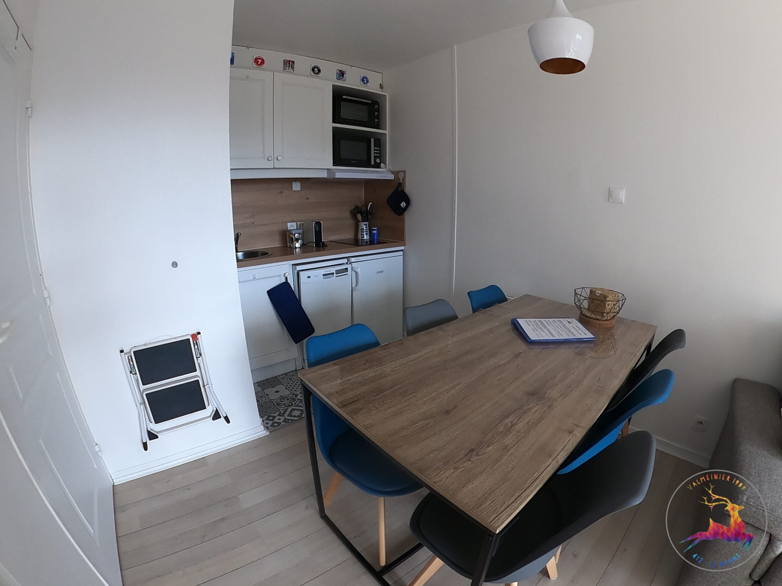 Coin cuisine et espace repas